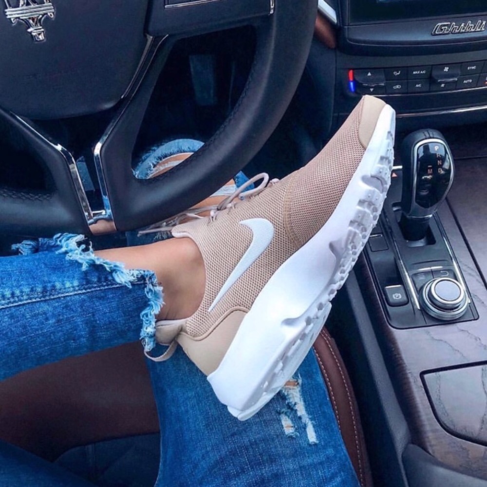 Cream/ tan Nike presto flys 💗
